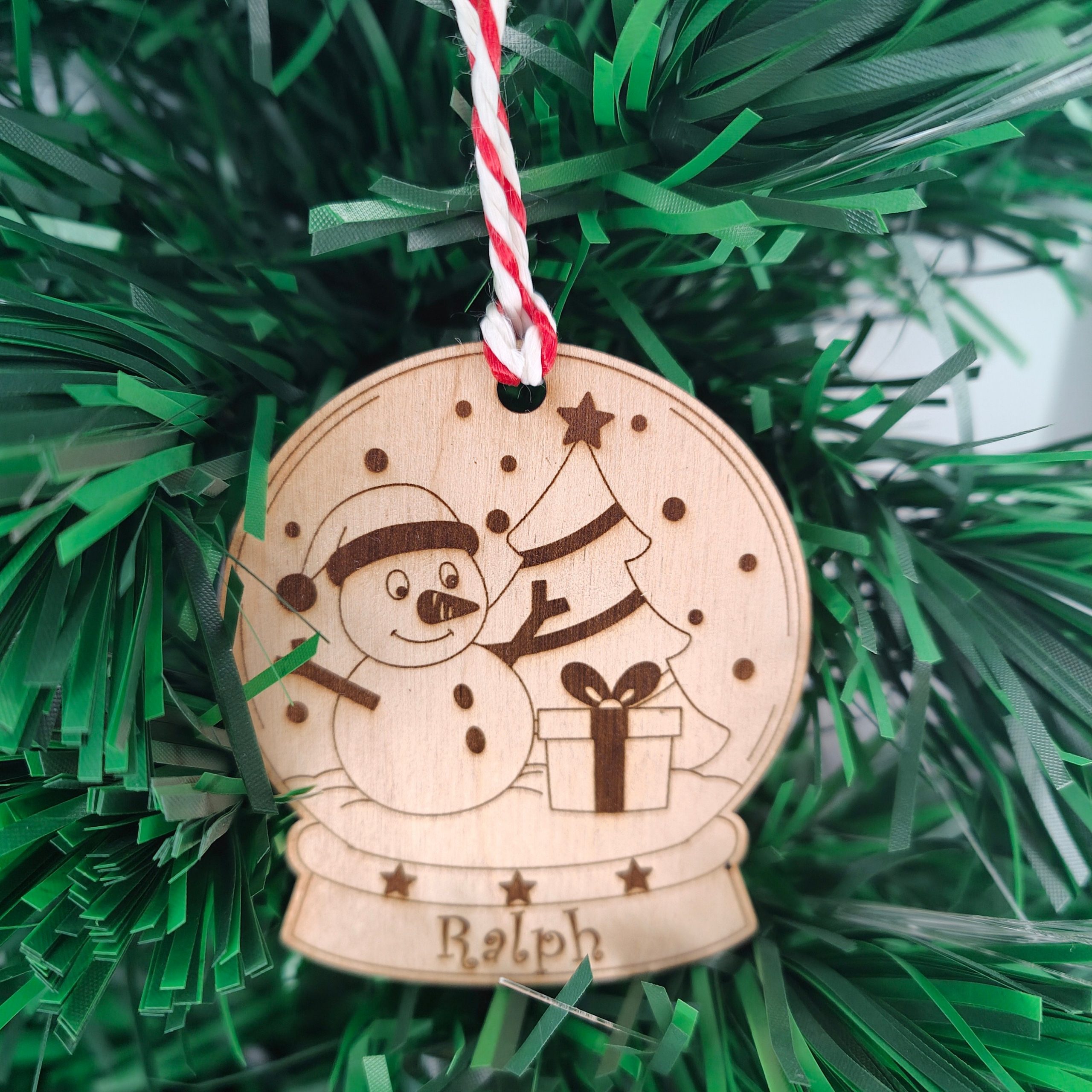 Personalised Christmas Gift Tag Snow globe in Tree