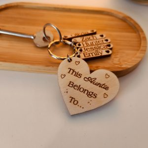 Personalsied Auntie gift belongs to keyring